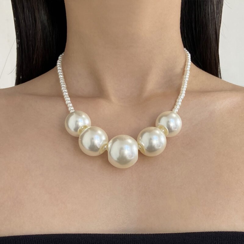 Geometric Large Pearl Necklace