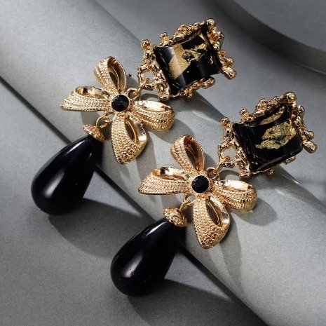 Vintage Bow Clip-On Earrings – Elegant Rhinestone Style for Women