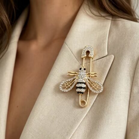 1pc Rhinestone Bee Brooch Pin Fashionable Individual Clothing Versatile Brooch Accessory for Women