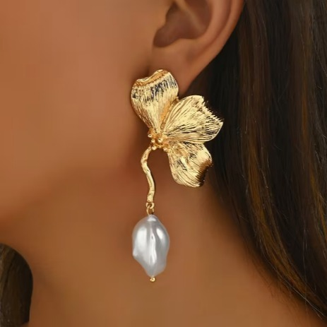 Elegant Golden Floral Drop Earrings – Vintage Faux Pearl Party Jewelry