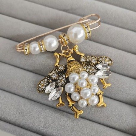 1pc Vintage Imitation Pearl Tassel Bee Brooch, Suitable for Women's Handbags, French-style, Light Luxury Design, Can Be Used for Fashionable Coats, Jackets, and Geometric Lapel Decorations