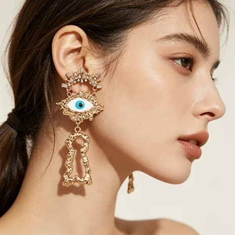 Retro Devil Eye Long Pendant Earrings – Elegant Antique Gold Dangle Jewelry