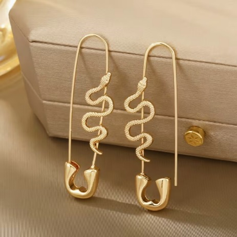 1 Pair of European And American Fashion Small Snake Safety Pin Drop Earrings