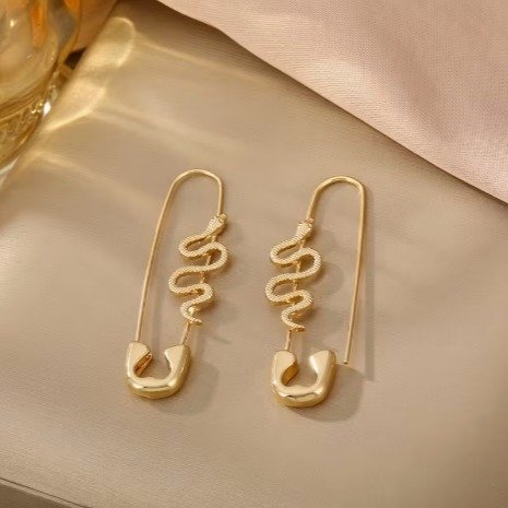 1 Pair of European And American Fashion Small Snake Safety Pin Drop Earrings