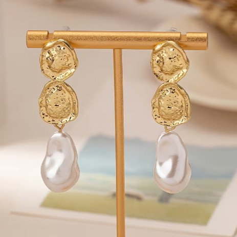 A Pair of Elegant, Versatile Vintage-Style Pearl Drop Earrings for Women, Inspired by European And American Fashion